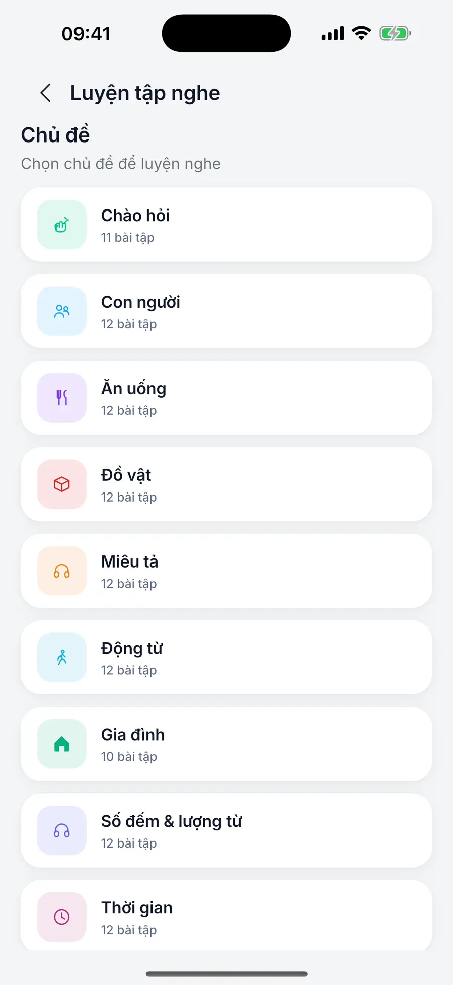 Danh sách chủ đề luyện nghe: chào hỏi, con người, ăn uống và các chủ đề khác.